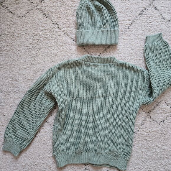 H&M green knitted sweater and cap & OshKosh fleece leggings set (size: 3T) - Picture 4 of 5